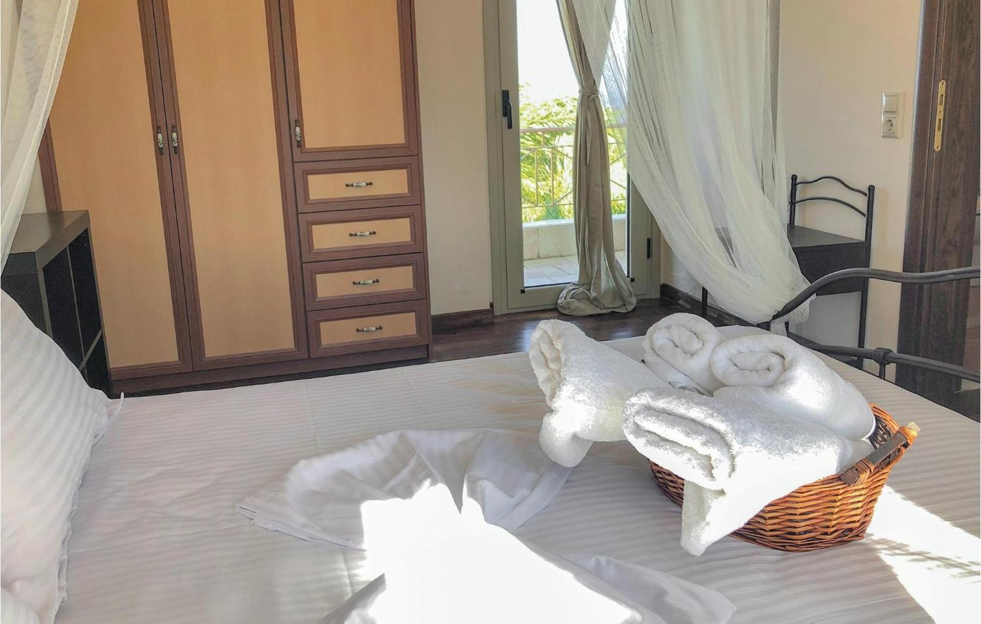 Amazing Home In Koroni With Wifi Exteriér fotografie