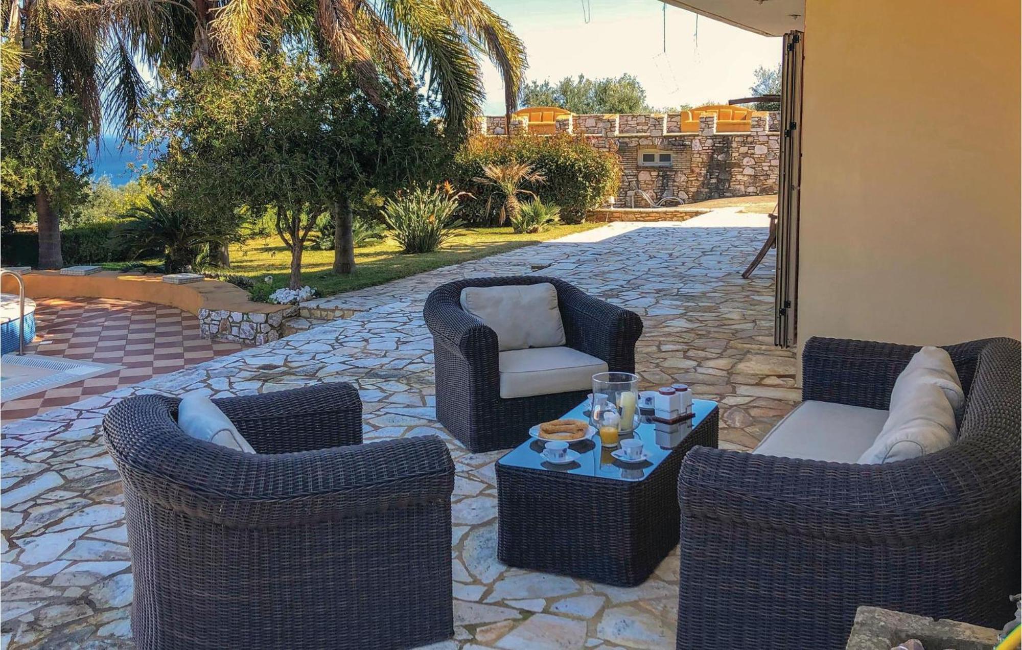 Amazing Home In Koroni With Wifi Exteriér fotografie